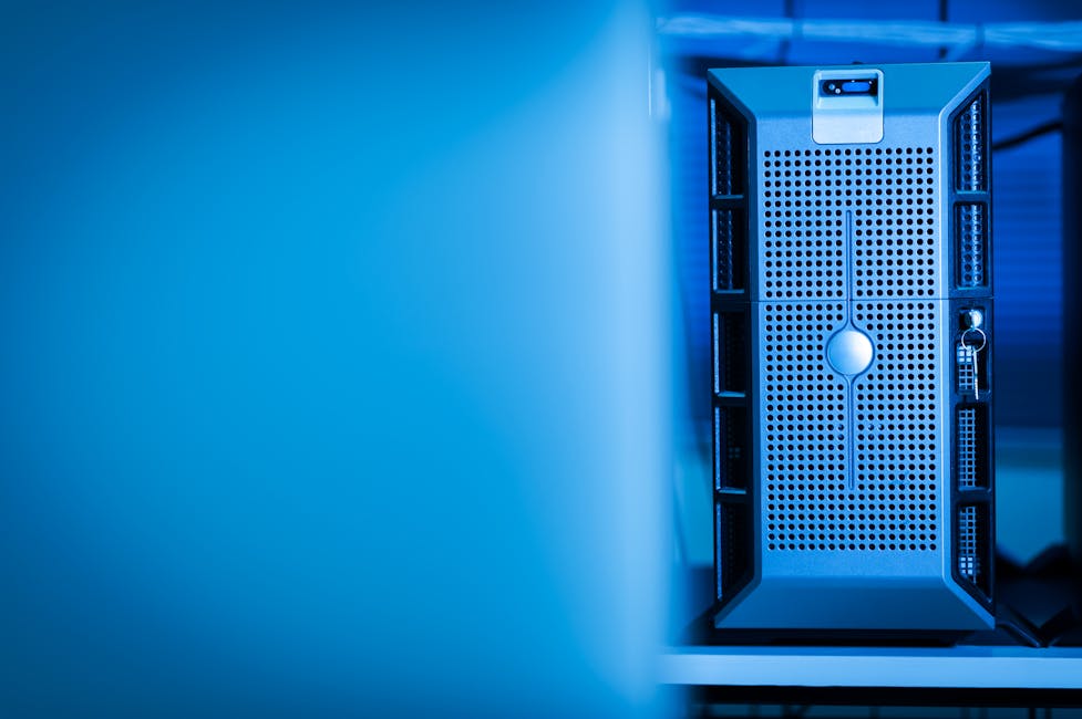 Des serveurs informatiques optimisés pour une faible consommation énergétique, dans un environnement de datacenter vert.