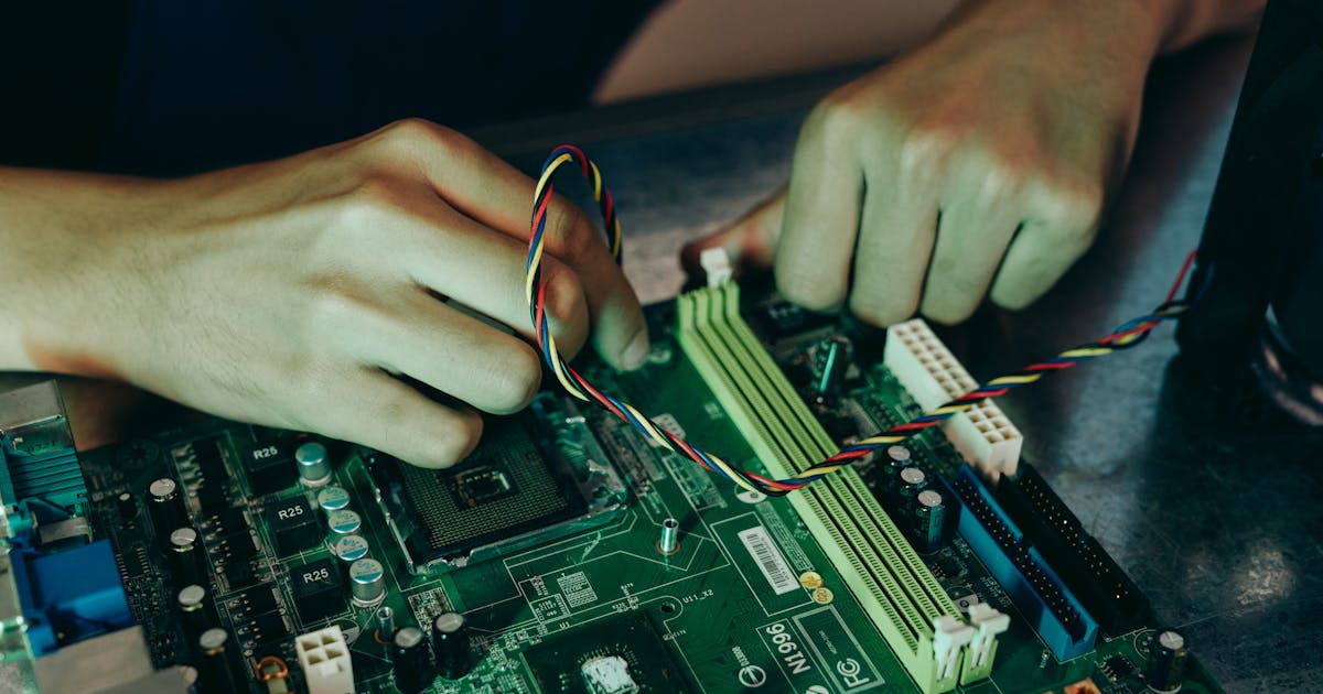 Une intelligence artificielle visualisée comme un réseau lumineux gérant l'empreinte carbone d'un datacenter vert, avec des graphiques de données.