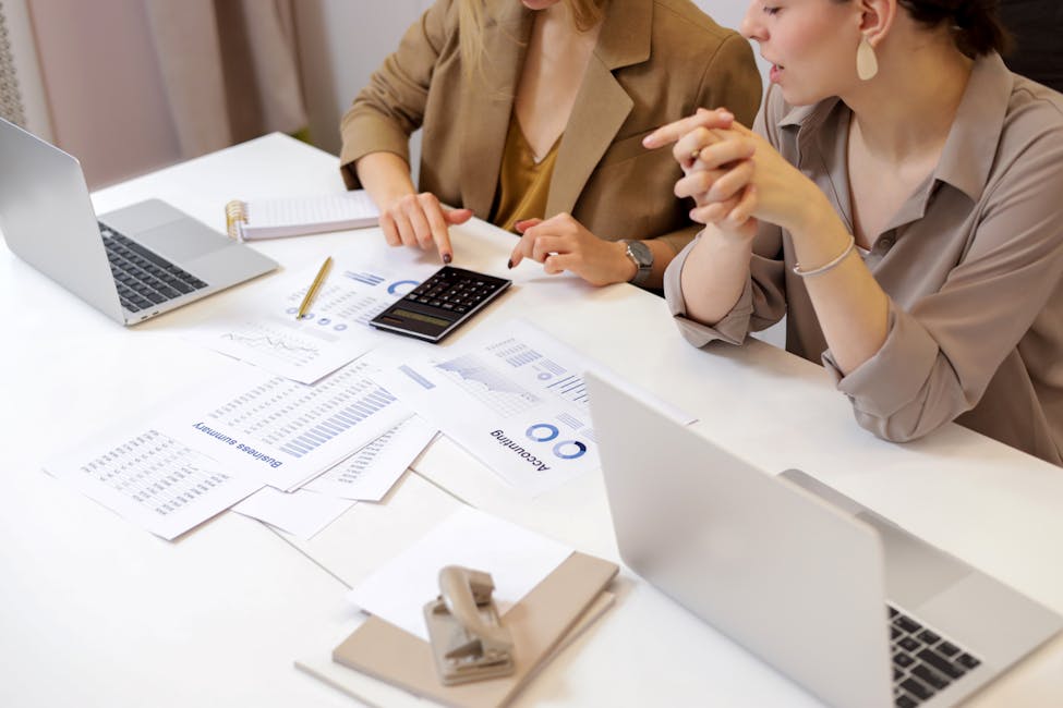 Graphique d'empreinte carbone numérique et statistiques SEO sur un écran d'ordinateur portable, illustrant les données d'un audit